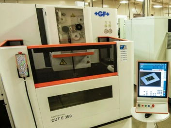 mold-manufacturing-machine